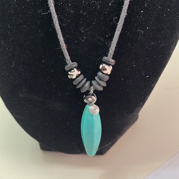 N58. Simple turquoise necklace on black string. - Picture 3 of 3
